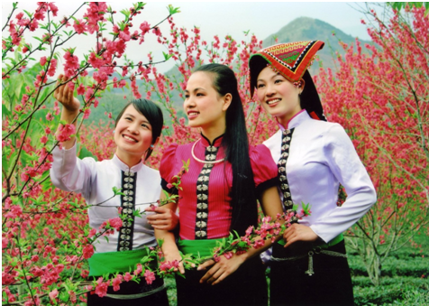 Foto: die Tai – Völker mit ihrer traditionellen Kleidung